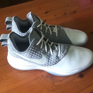 Lebron low top basketball shoes